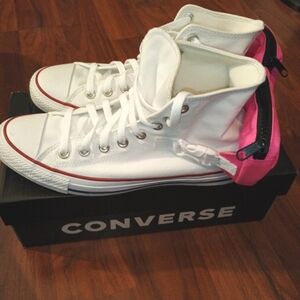 Unisex Hi Top Converse Size 9.5W Size 7.5M